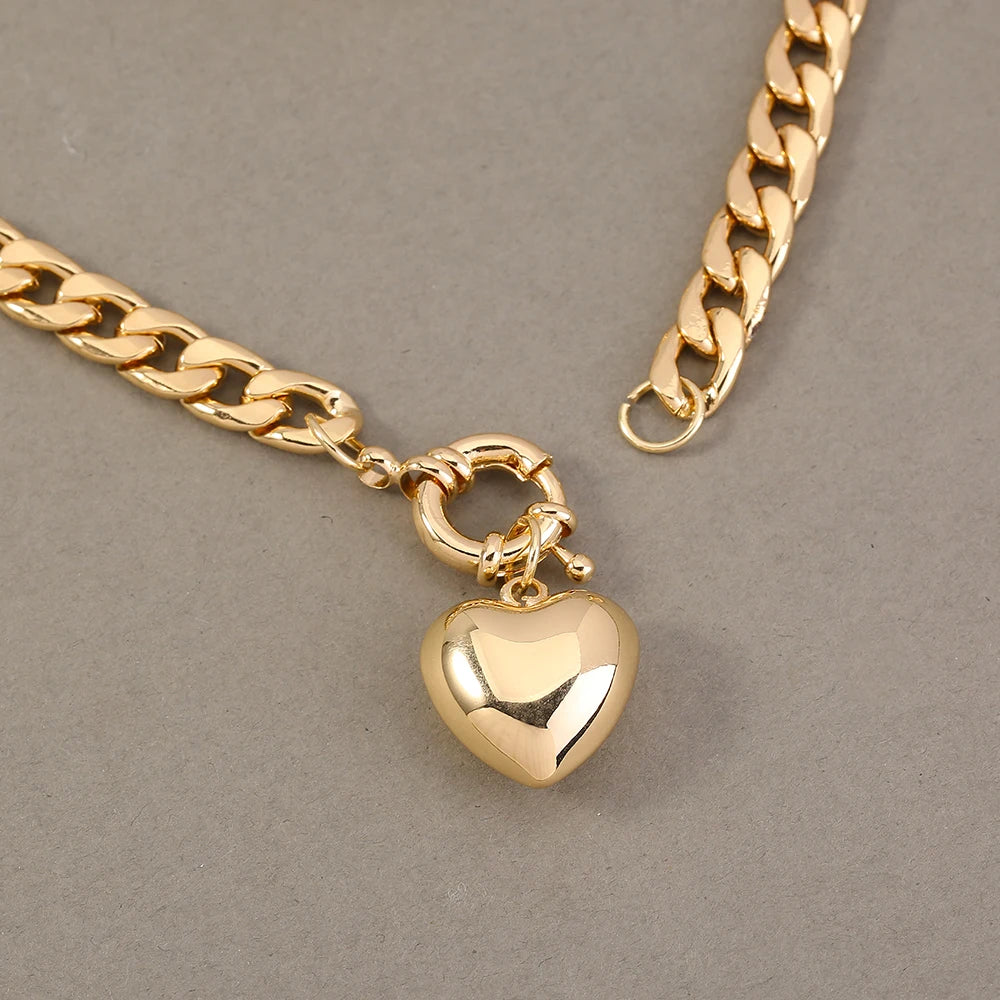 Power and Grace: Contrasting Link Necklace with Heart Charm