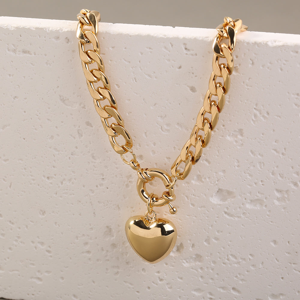 Power and Grace: Contrasting Link Necklace with Heart Charm
