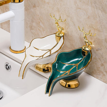 AquaLeaf Elegance: Ceramic Soap Dish with Luxurious Leaf Design